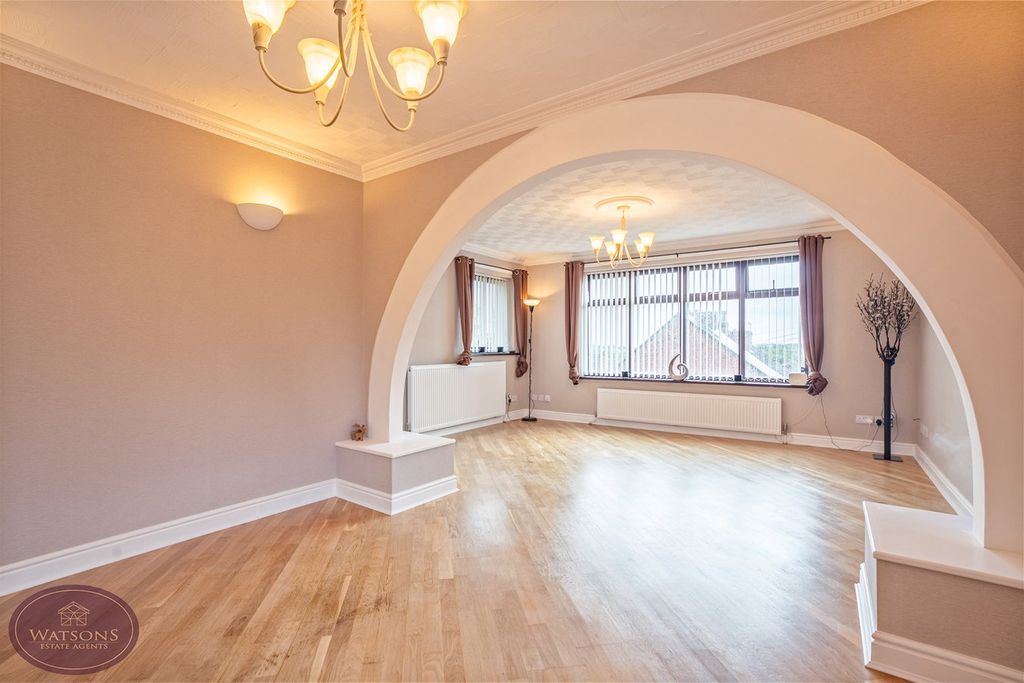 Property photo 3 of 44