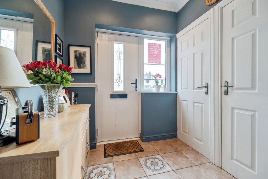 Property photo 2 of 37 Pbox-Img.Jpg