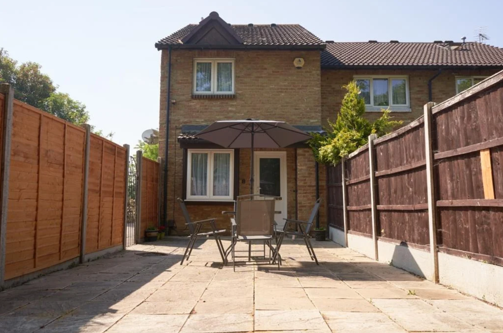 Property photo 1 of 8