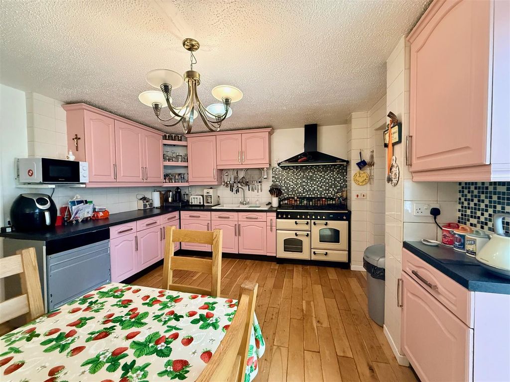 Property photo 3 of 11 Kitchen/Diner