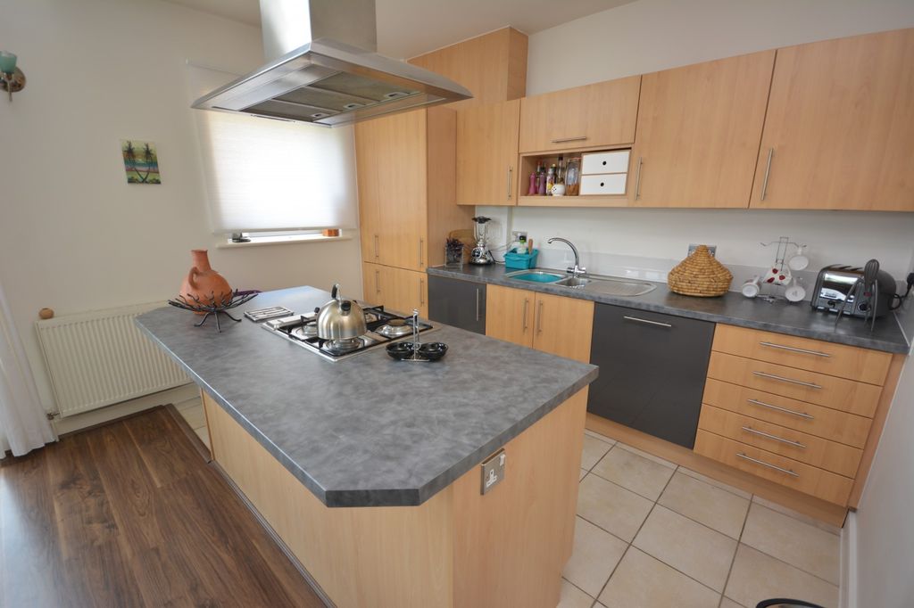 Property photo 2 of 6 Kitchen