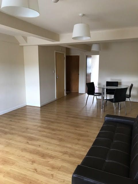 Property photo 1 of 6 2 Bed Flat In Town
