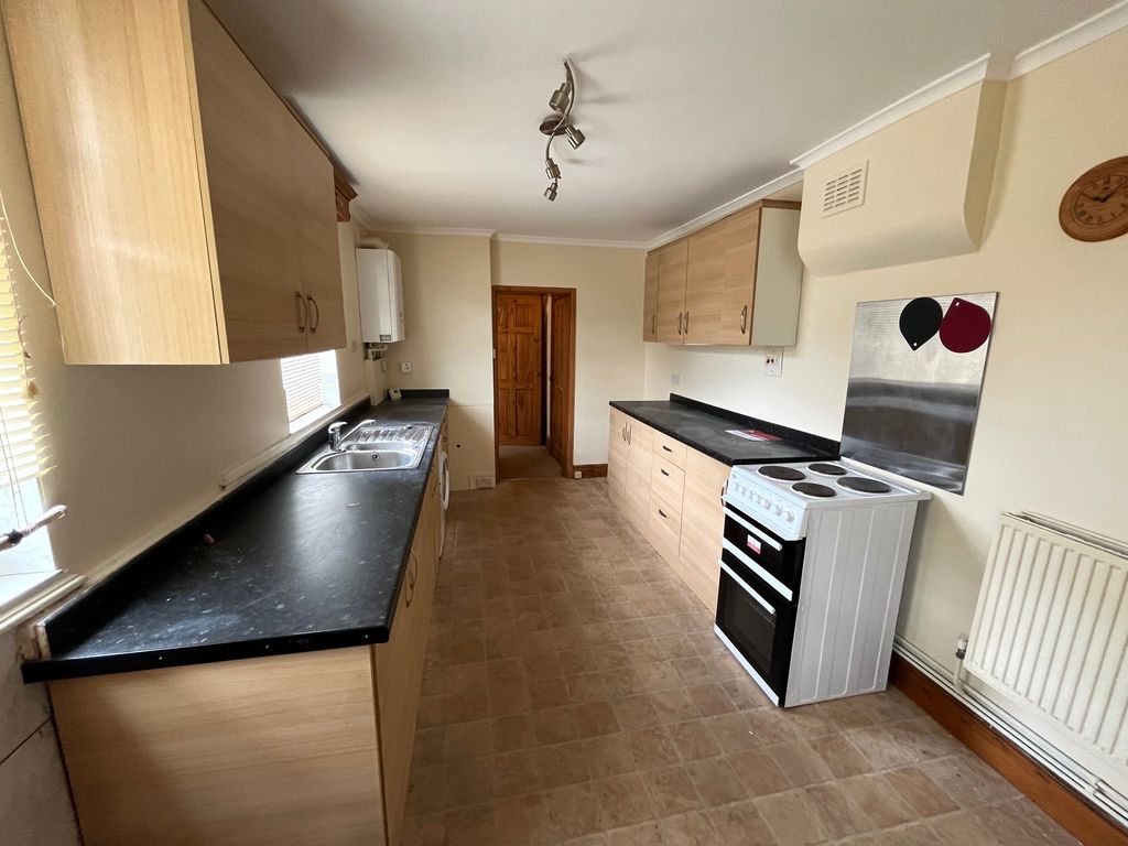Property photo 2 of 6 Kitchen