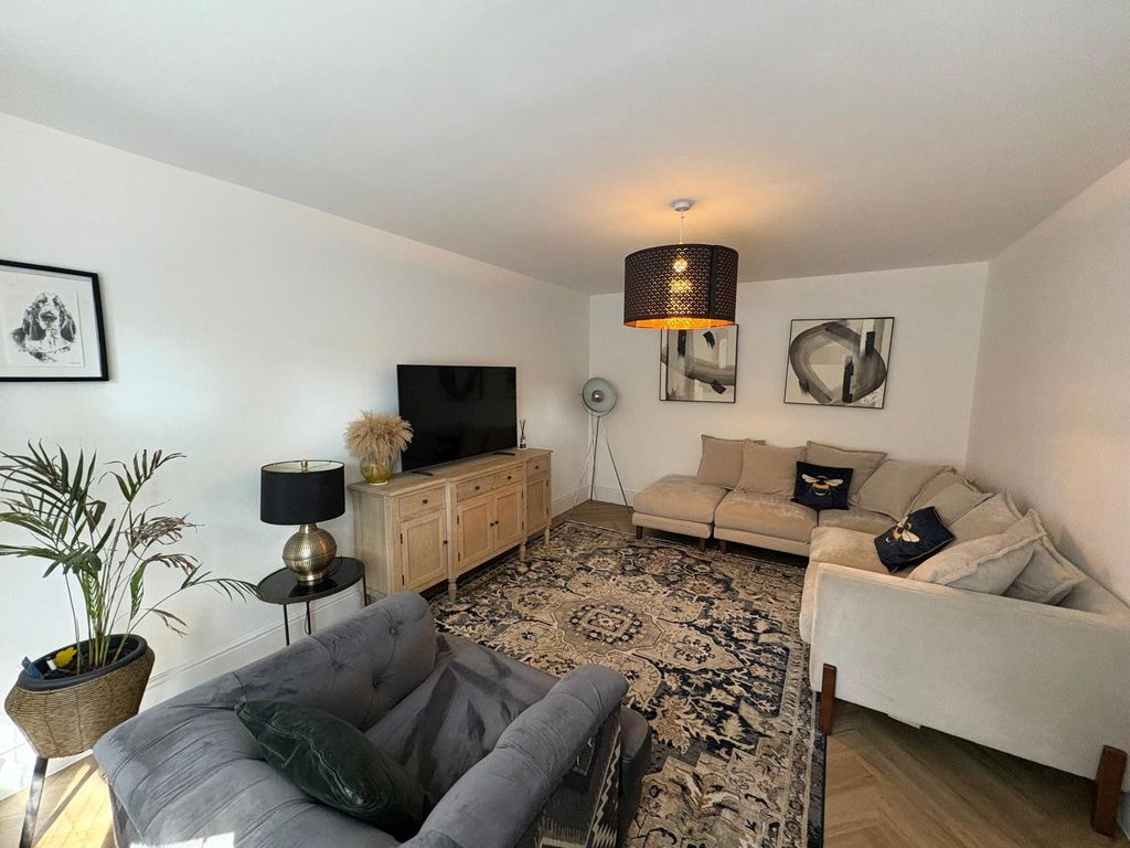 Property photo 2 of 33 Picture No. 22