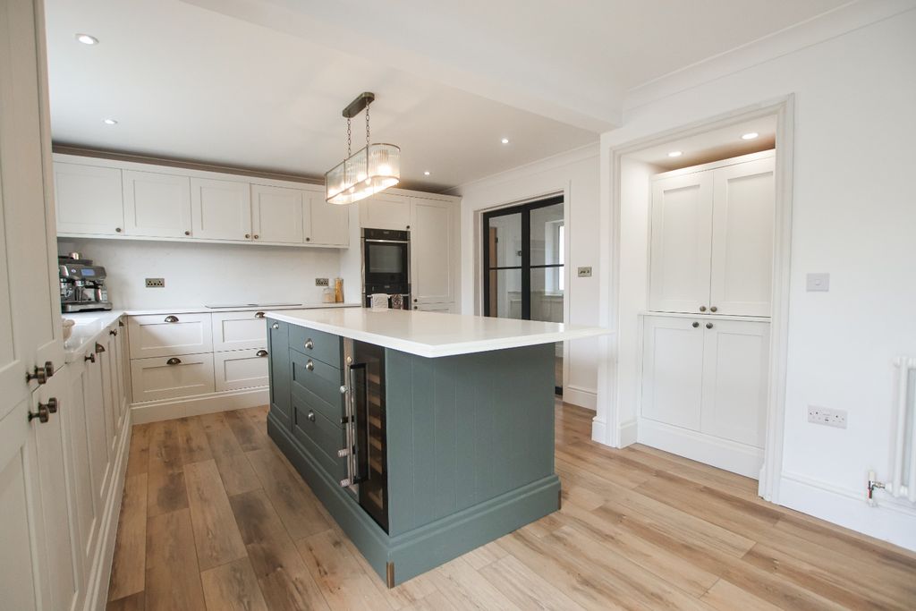 Property photo 2 of 26 5515883