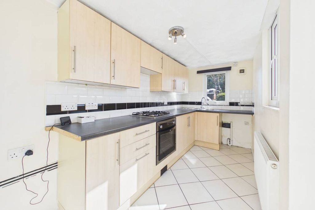 Property photo 3 of 8 Kitchen