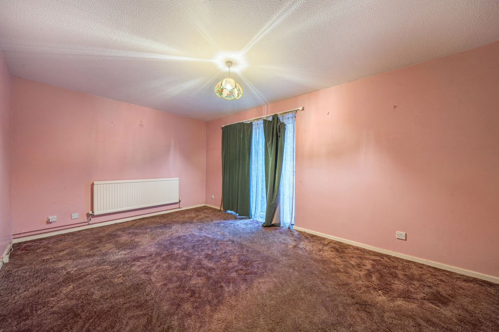 Property photo 2 of 15 1416277-11-699743...