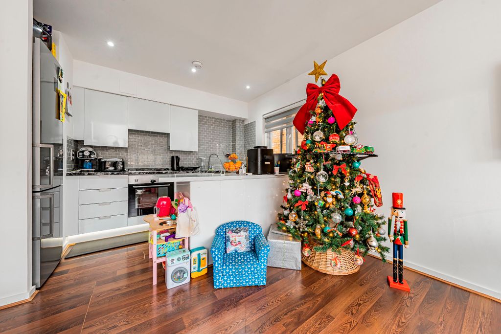 Property photo 2 of 8