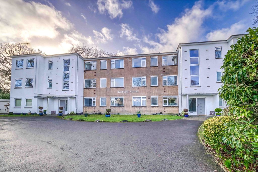 Property photo 2 of 17 Windsor Court