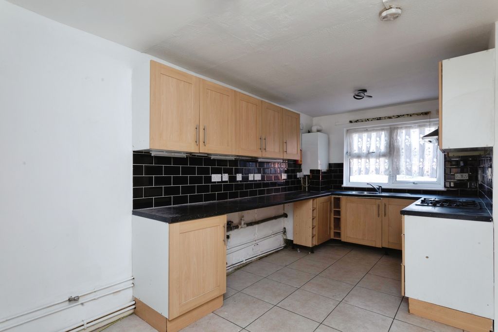 Property photo 3 of 20 Img_1052