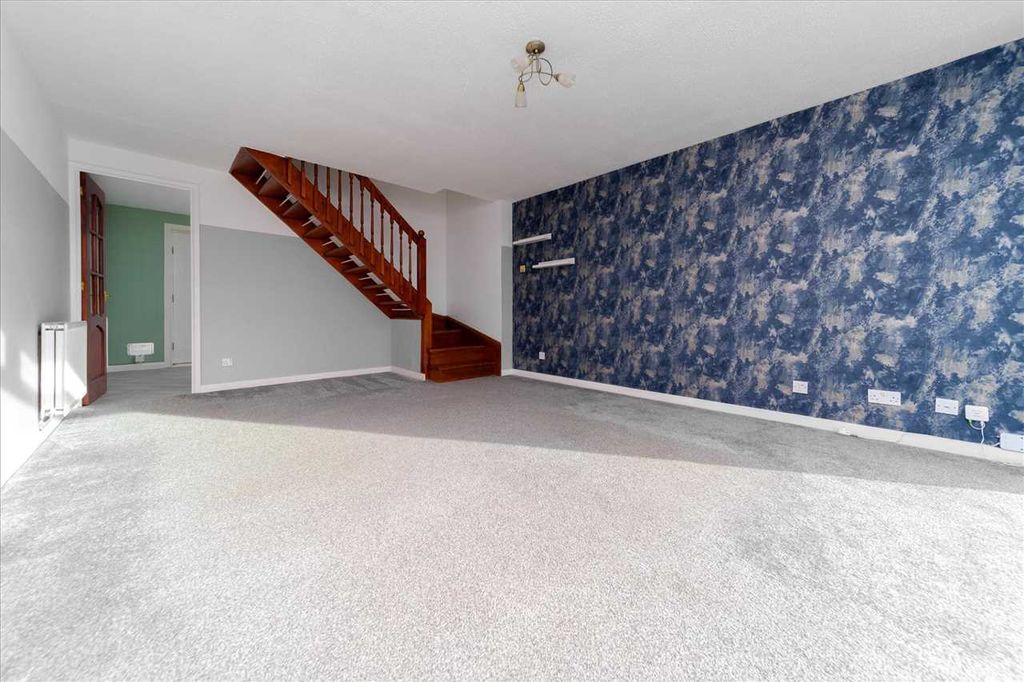 Property photo 2 of 14 Lounge