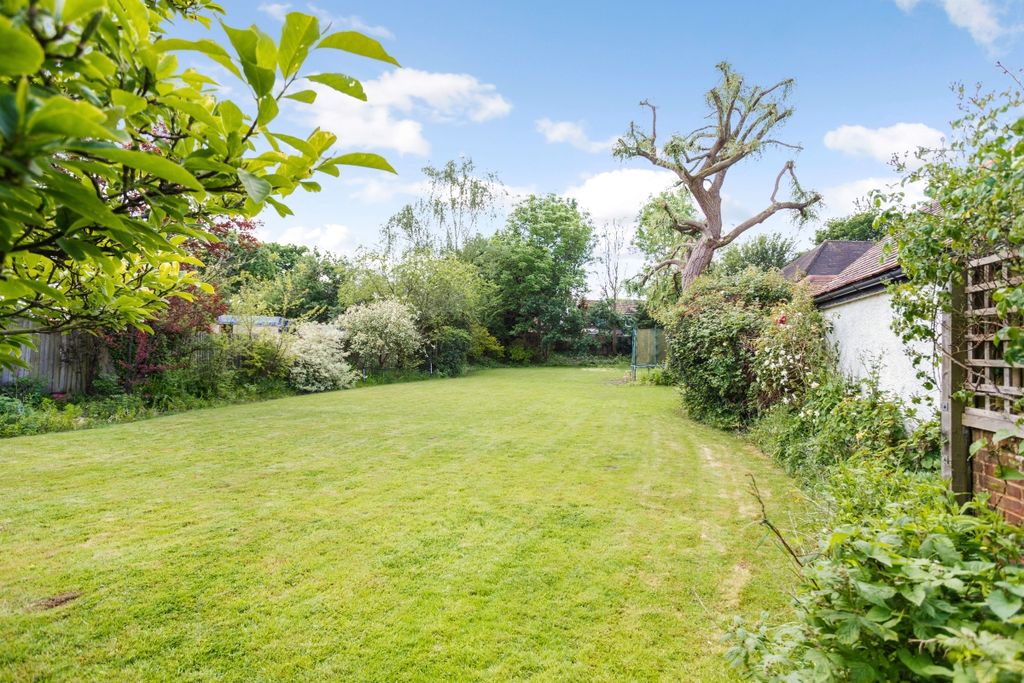 Property photo 2 of 11