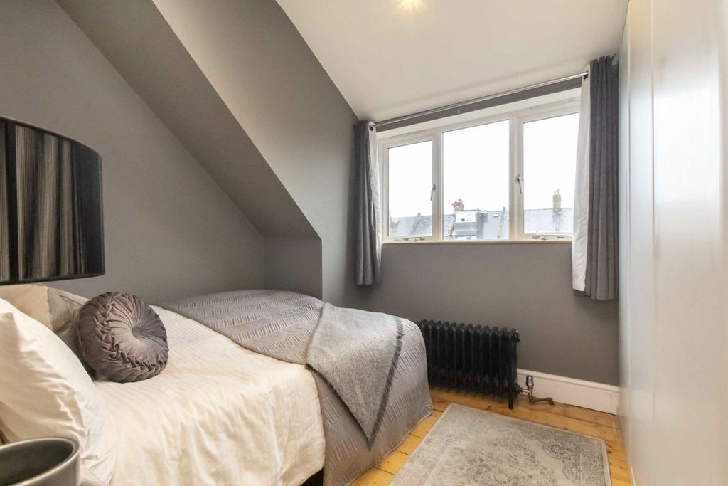 Property photo 3 of 5