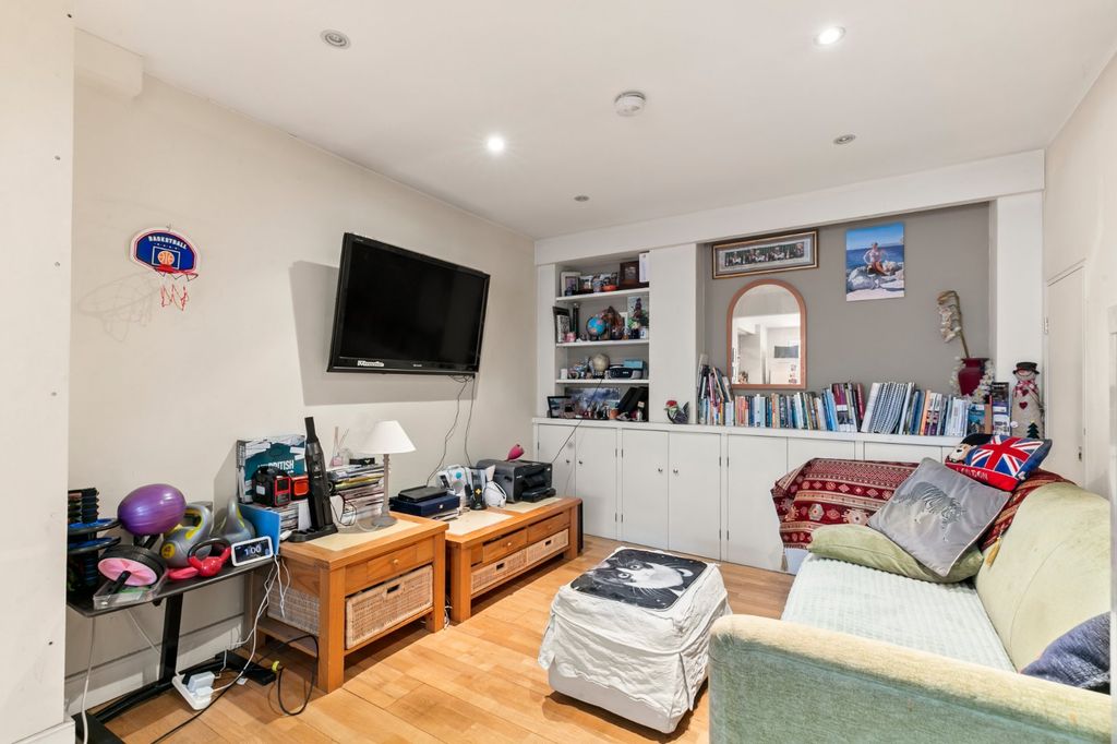 Property photo 3 of 14