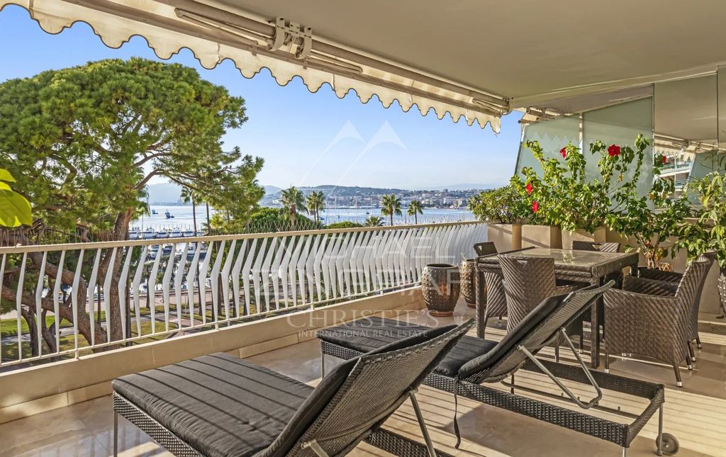 Property photo 1 of 21 Cannes – Croisette – Prestigious 3-Bedroom Apartment Of 117 Sqm With Sea-Facing Terraces