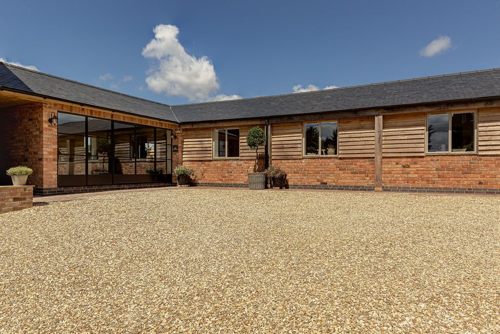 Property photo 1 of 25