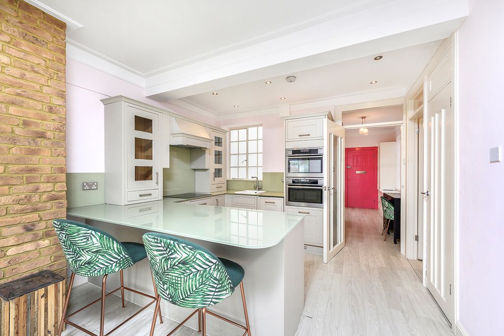 Property photo 3 of 18