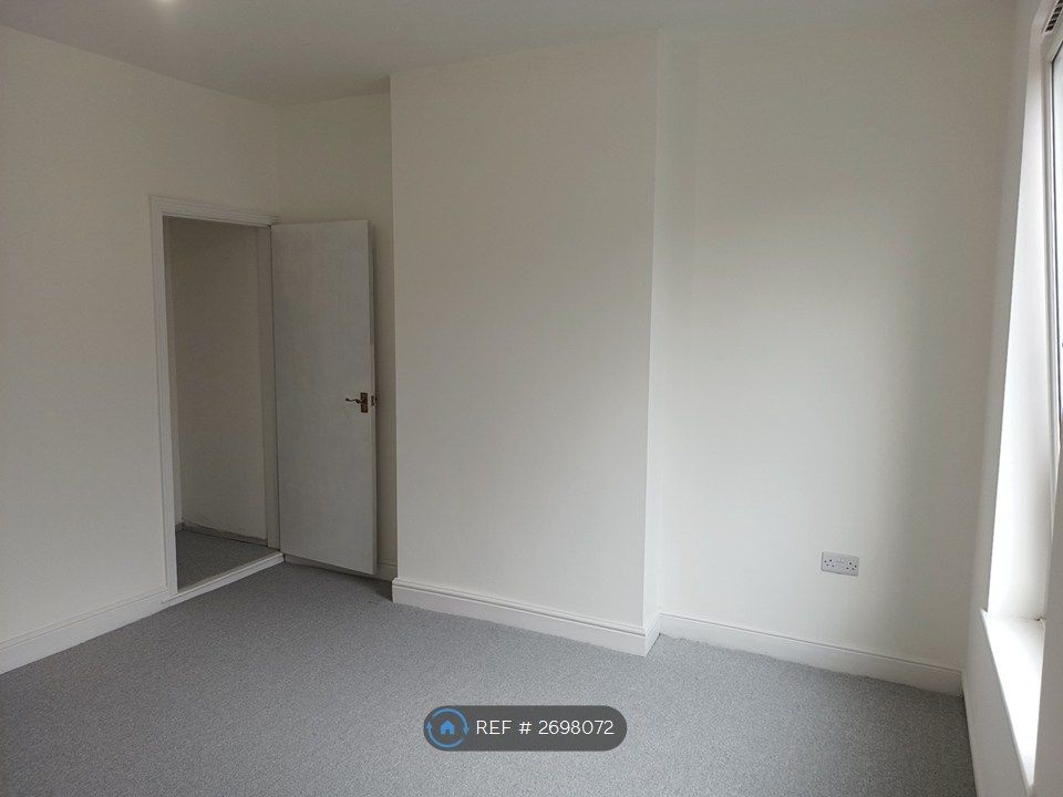 Property photo 3 of 10 Bedroom 1