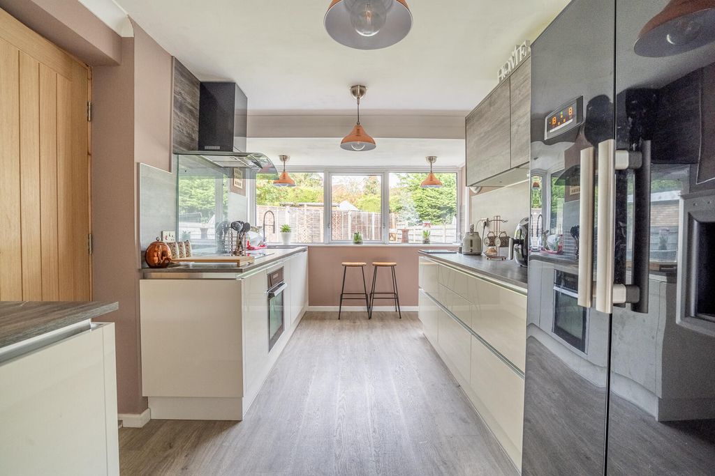 Property photo 2 of 14 Kitchen