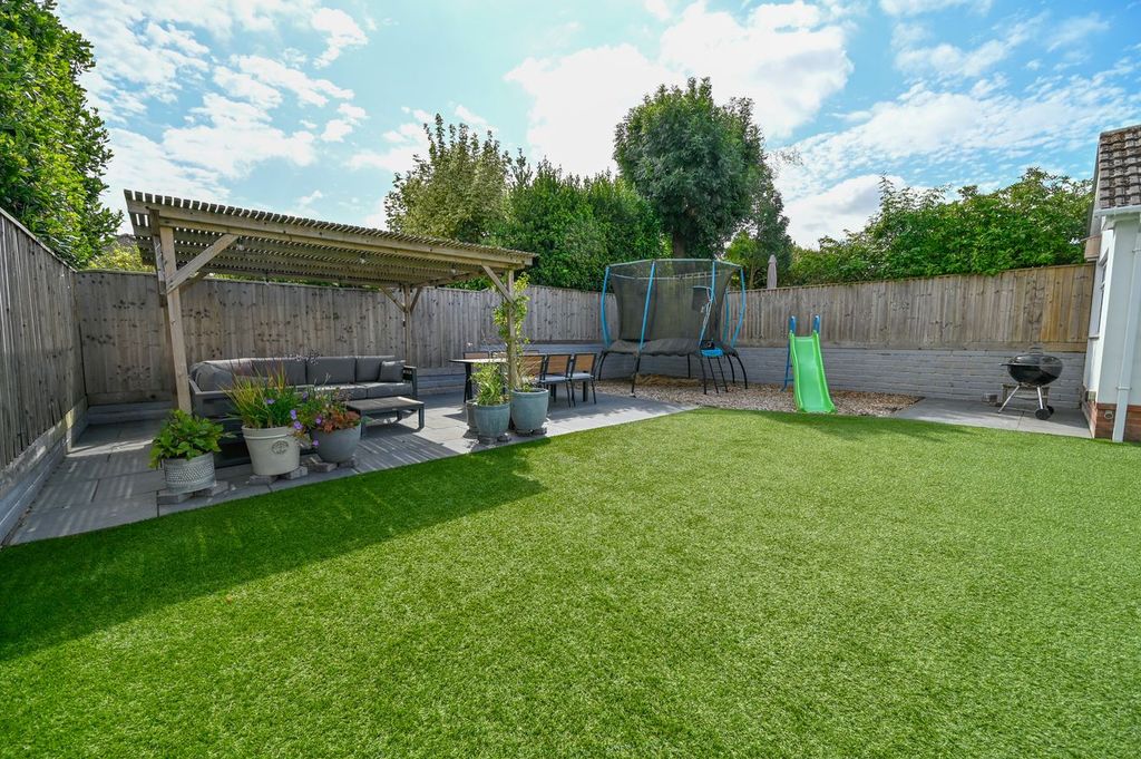 Property photo 2 of 28