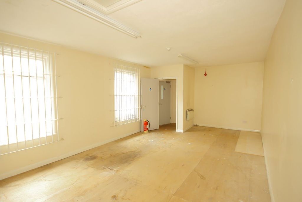 Property photo 1 of 3 Prime High Street Location Â€“ 4 Office Rooms Available To Rent