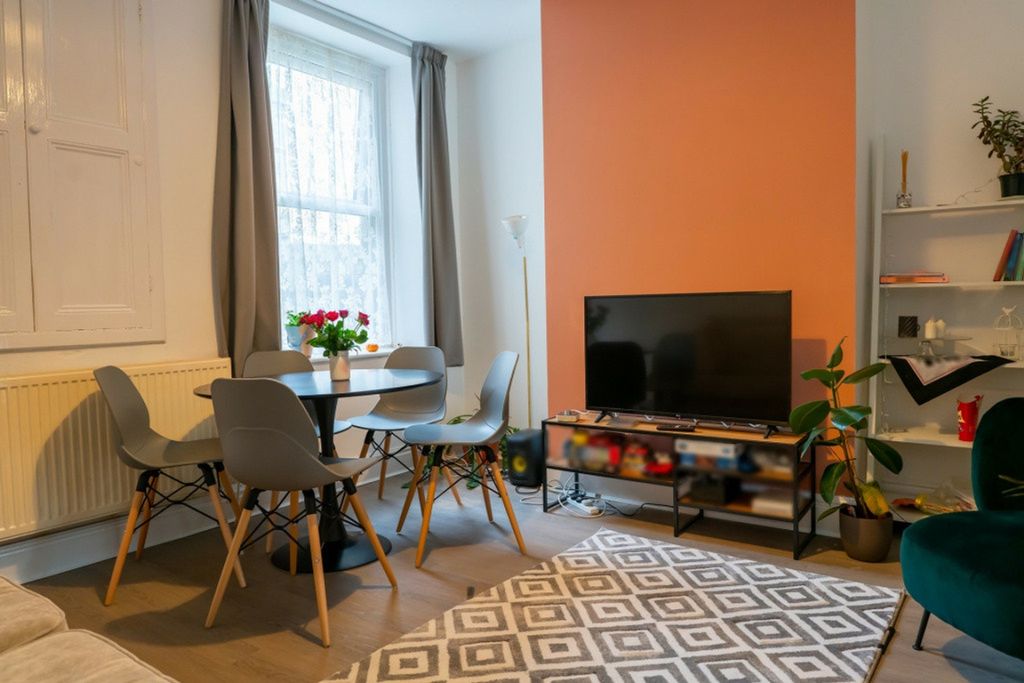 Property photo 1 of 5 A Bright And Inviting Large Modern Living Room Wit...