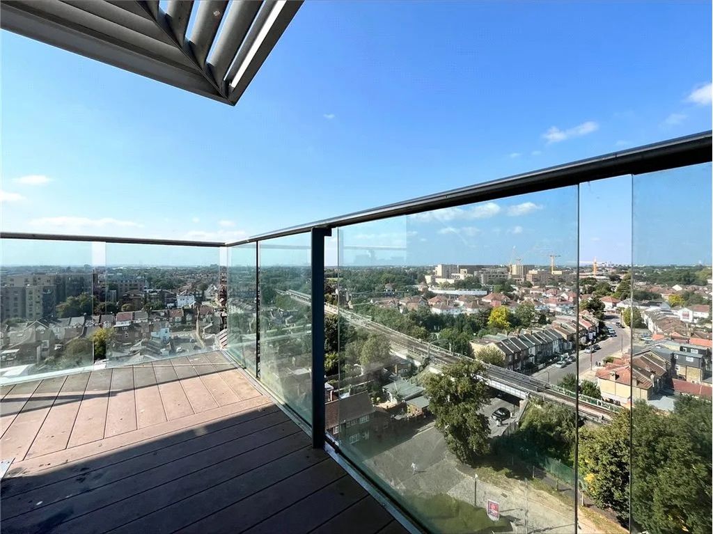 Property photo 3 of 10 Balcony