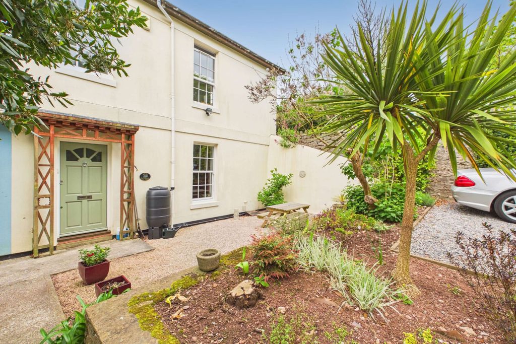 Property photo 2 of 19