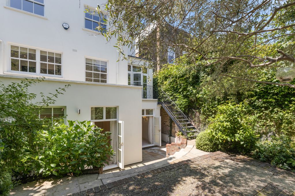 Property photo 2 of 12