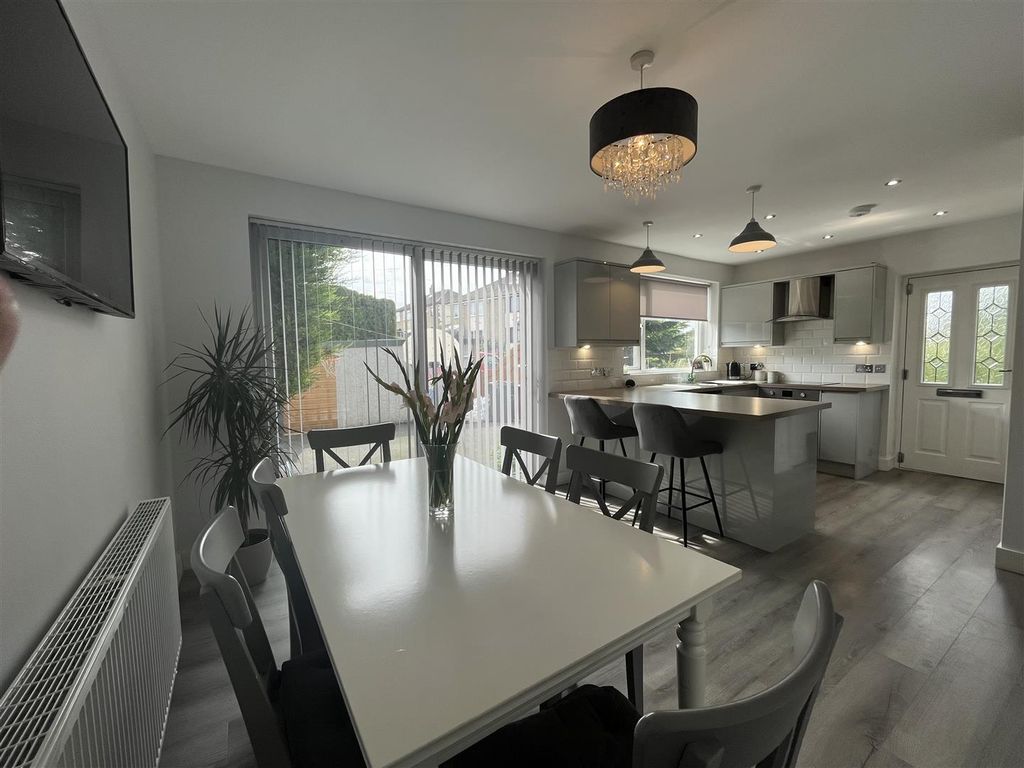 Property photo 3 of 23 Kitchen/Diner