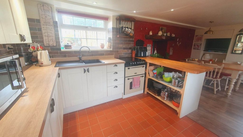 Property photo 3 of 34