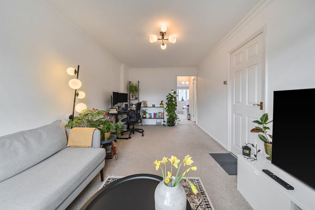 Property photo 2 of 8