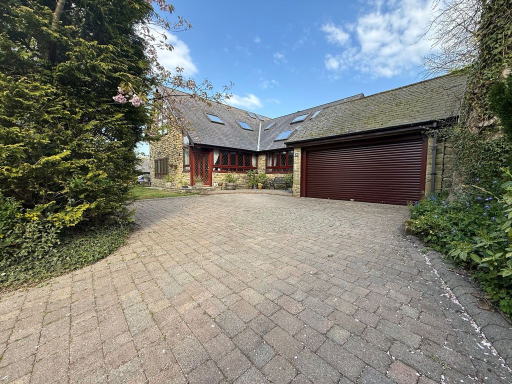 Property photo 2 of 47 Photograph 3
