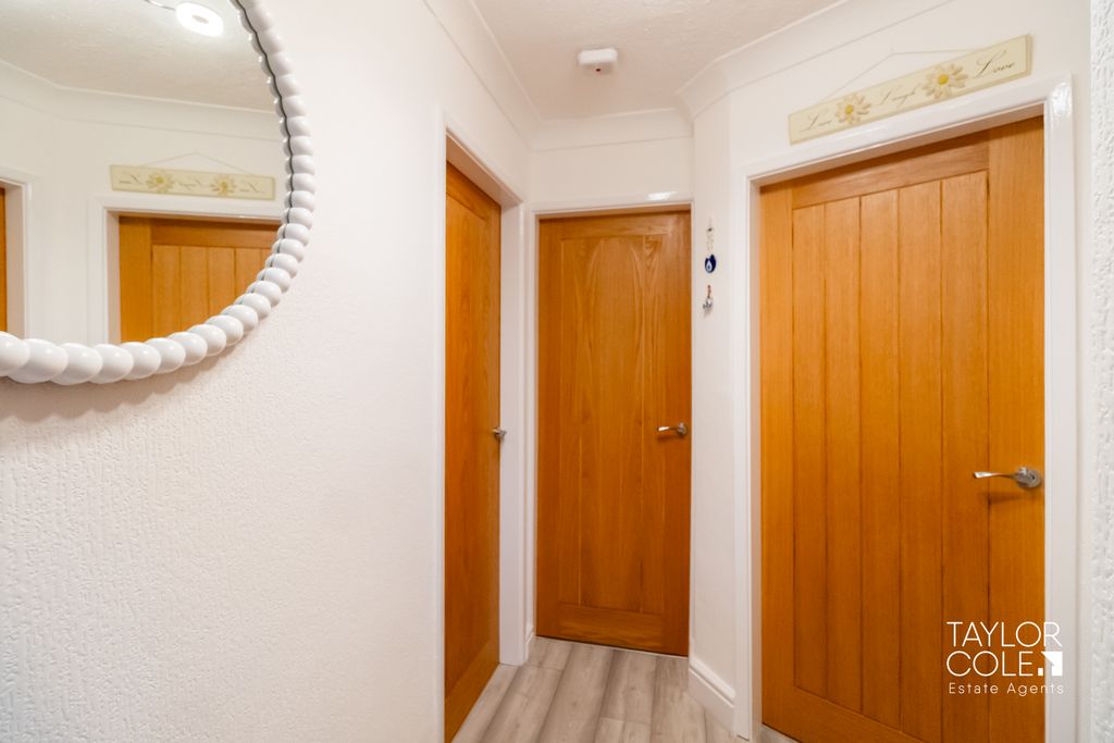 Property photo 2 of 27