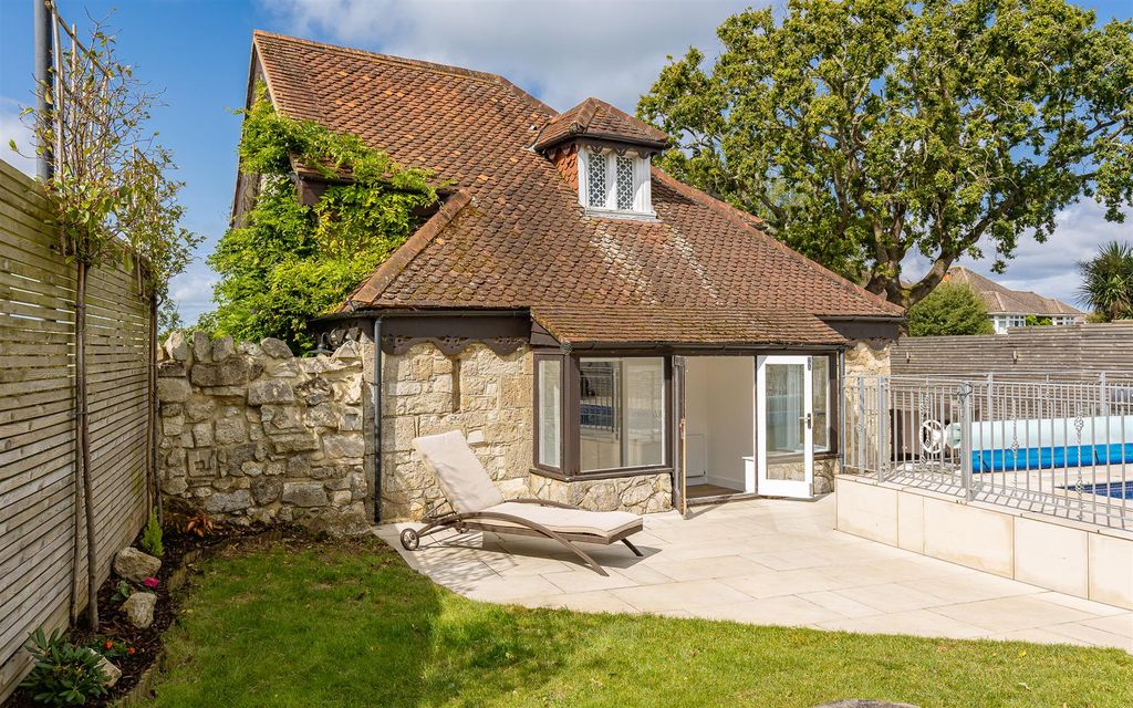 Property photo 1 of 39