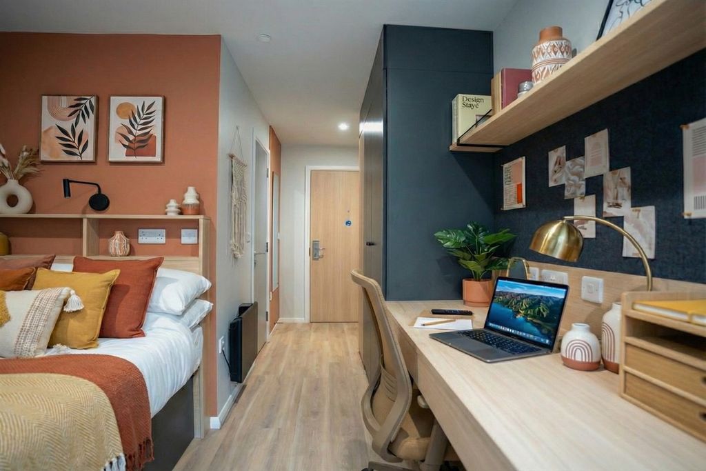 Property photo 1 of 5 (Main)