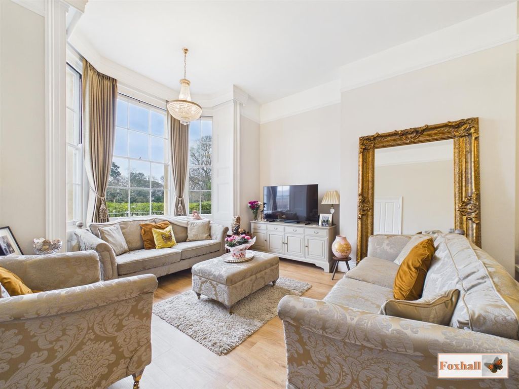 Property photo 2 of 30 Family Room/Kitchen/Diner