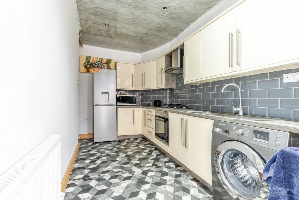 Property photo 3 of 19 Pbox-Img.Jpg