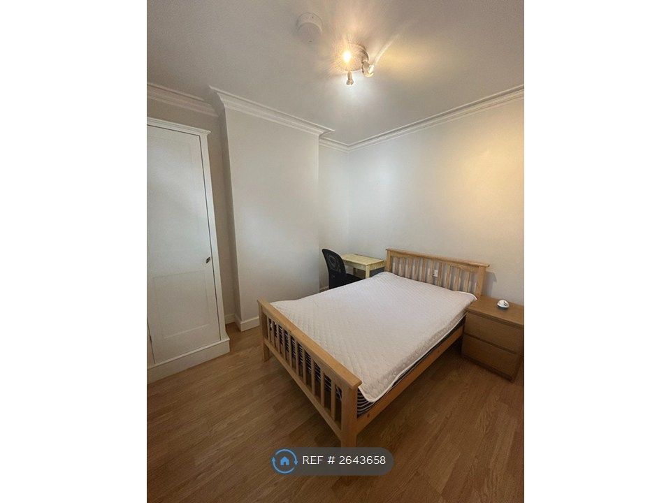 Property photo 1 of 13 Bedroom 1