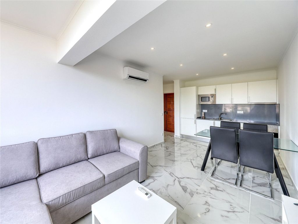 Property photo 3 of 15 Cluttons Algarve