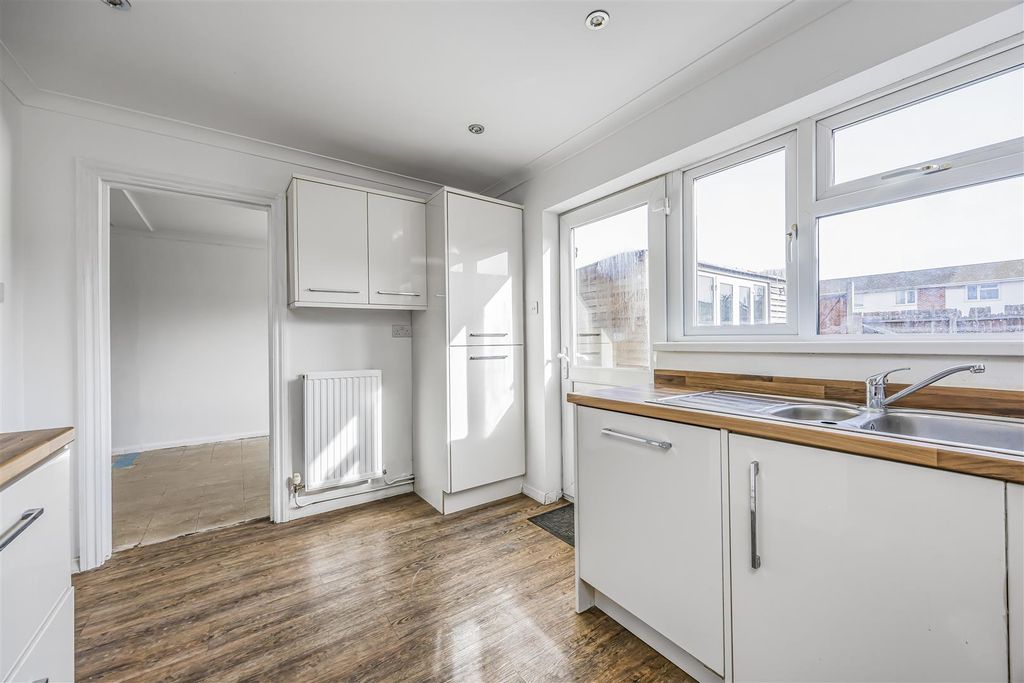 Property photo 3 of 25 29 Rowan Road, Havant-Porticomarketing-O'hara-22.J