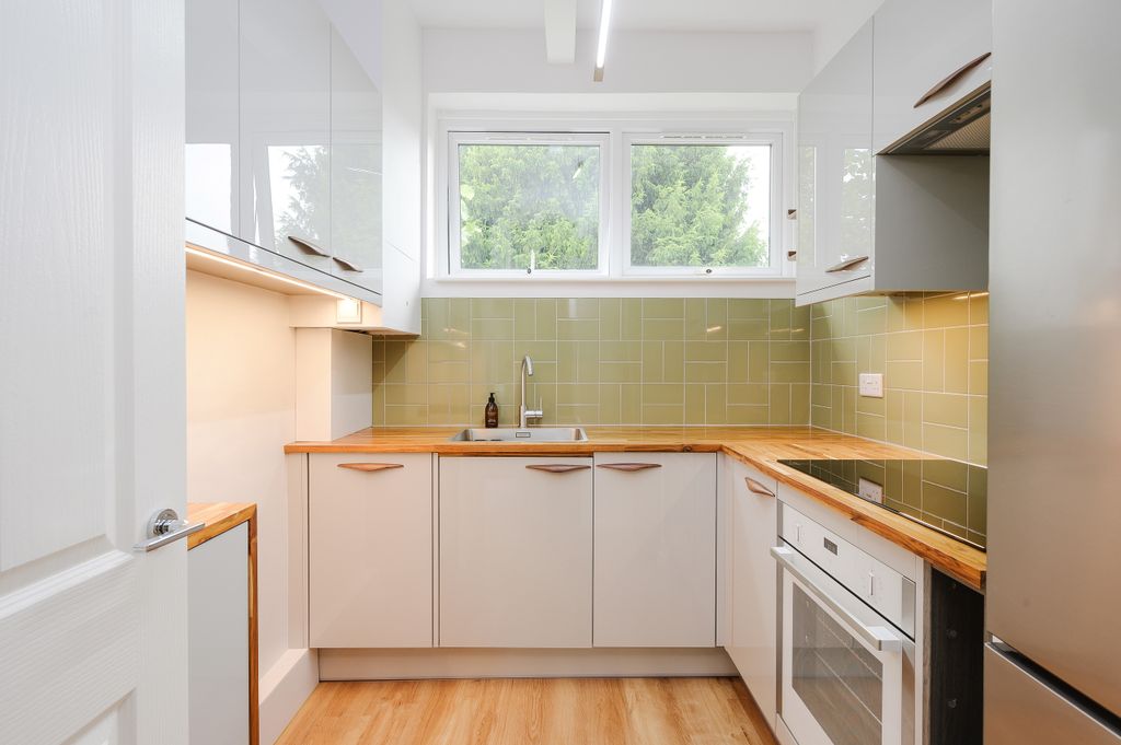 Property photo 2 of 12 Kitchen