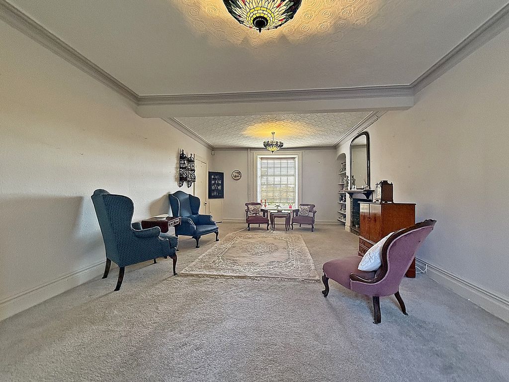 Property photo 3 of 40 Lounge