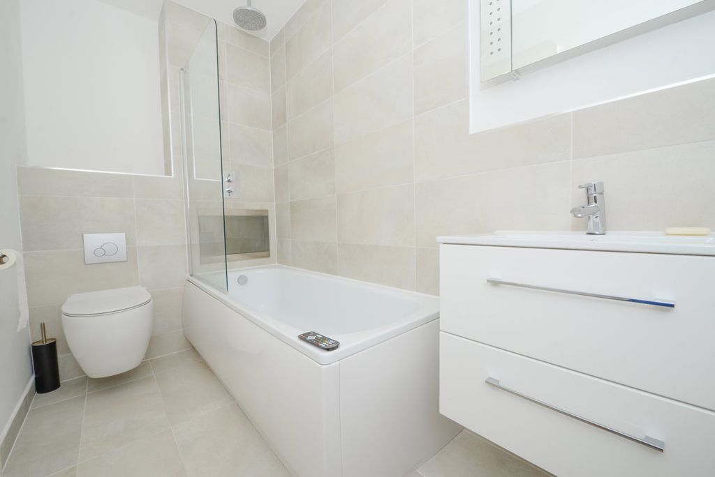 Additional image 7 of 1 bed flat for saleRoyal Crescent Apartments, Royal Crescent Road, Ocean Village SO14