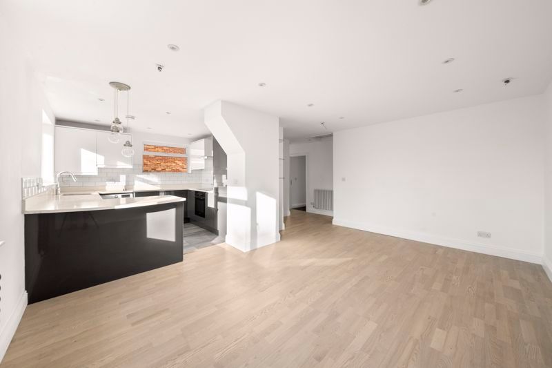 Property photo 3 of 14 Photo 8