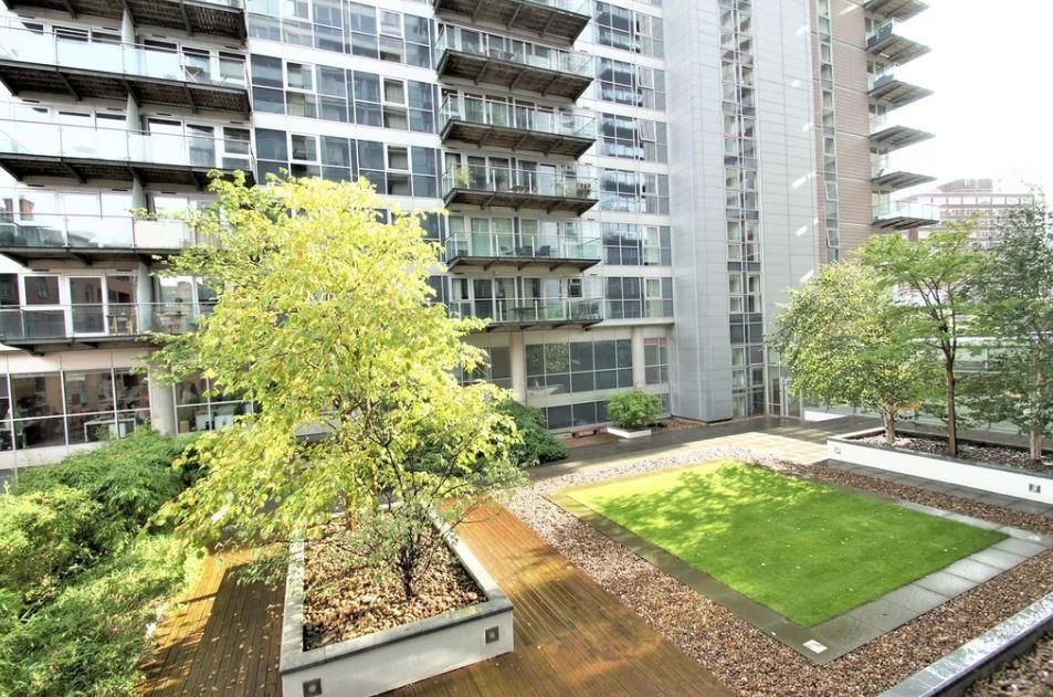 Property photo 3 of 9 Commual Gardens.Jpg