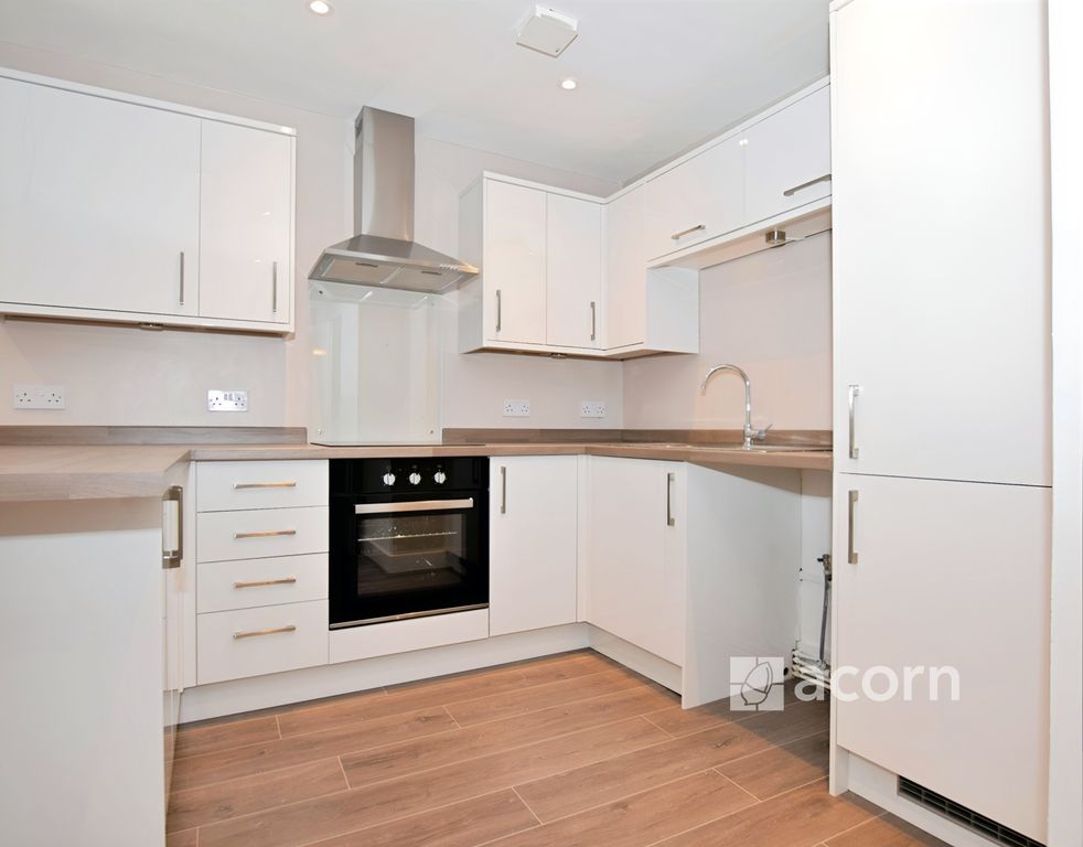 Property photo 2 of 10 Kitchen