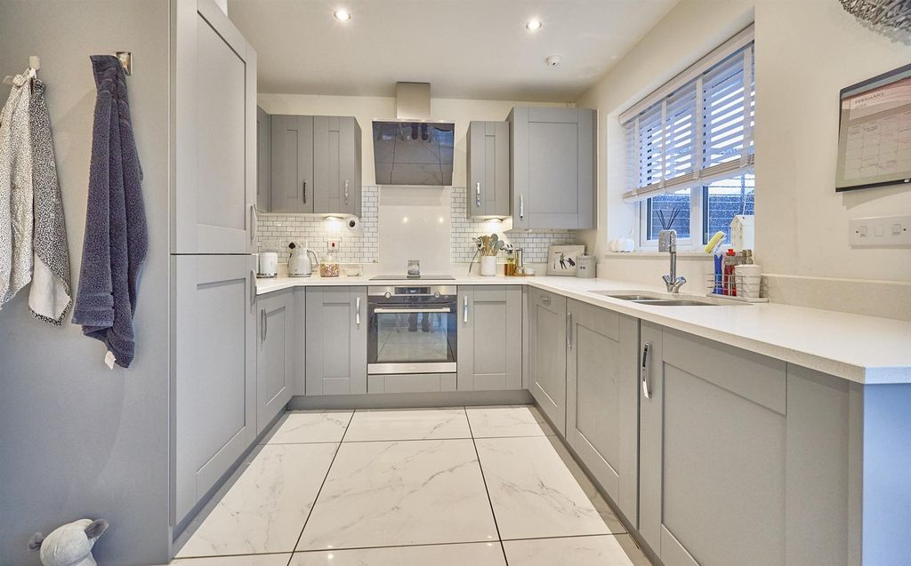 Property photo 3 of 16 Kitchen Area