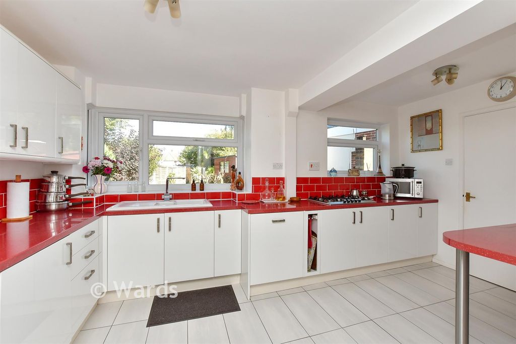 Property photo 3 of 12 Kitchen/Breakfast Room