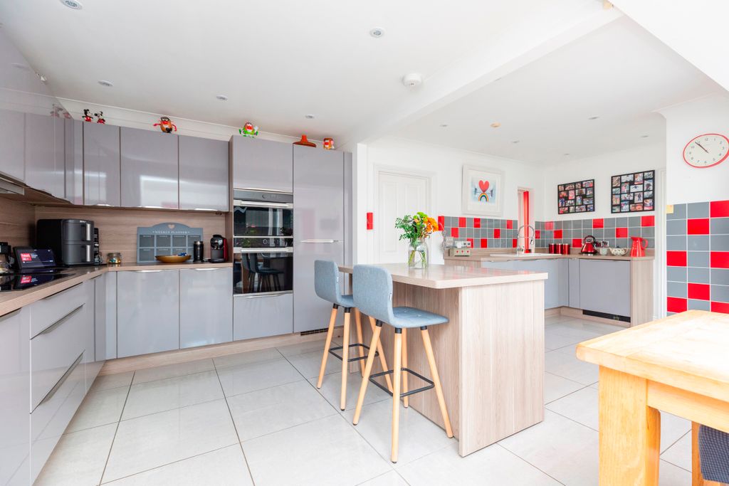 Property photo 3 of 15